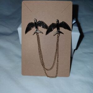 Time And Tru Black Bird Double Pin Broach.